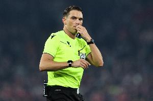 巴黎vs拜仁裁判信息：瑞士人舍雷尔担任主裁，曼萨诺担任四官