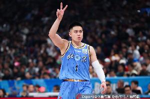 陈盈骏&周琦入选最佳阵！京媒：球队常规赛体系依然围绕他俩运转
