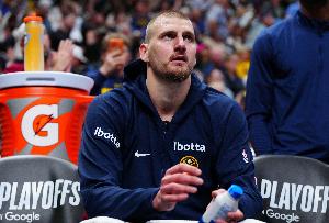 记者：道苏姆打穿掘金 约基奇打出了可能是生涯最糟糕的表现之一