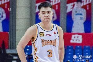 媒体人：贾明儒今天让青岛的防守无所适从 曾几何时他并不被看好