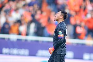 王大雷赛后：变阵四后卫效果还是蛮不错的 球队一直都很团结