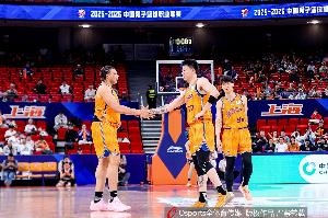 鲁媒：北京季后赛调整得不错 上海还在磨合中&4名外援是CBA独一档