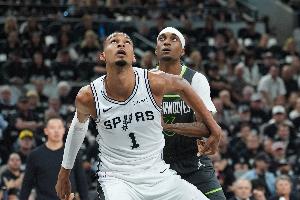 媒体人：文班亚马攻防两端影响力太夸张 马刺几乎全场压制森林狼