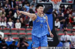 记者：北京防挡拆能惩罚轮转 他们的1-4号位能保持40分钟投射能力