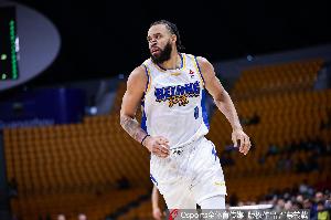记者：广东忌惮北京内线顺下能力&赌对手三分失准 麦基不在节奏中