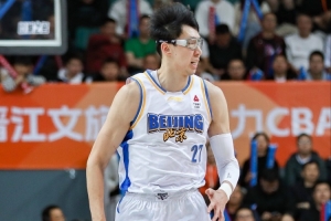 媒体人：广东男篮三军用命 北京男篮拼劲不足 周琦明显体能耗尽