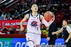 媒体人：高诗岩G1拼完后膝盖反应加重仍选择坚持 养好伤再出发