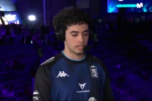 Alvaro：Elyoya对Jojo说，闭上你的嘴别说话了，让我来指挥
