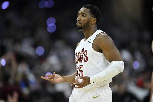 米切尔：很久不上推特看别人的评论了 中场只是告诉队友我没做到
