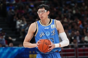 罚球10中6！周琦半场4中2贡献10分5板 正负值+10