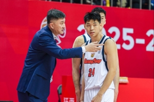 解说：这是实力差距最大的一次京粤大战 但从来不缺热度和精彩