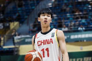 媒体人：路易斯维尔大学主帅的水平很高 球队打法非常适合张博源