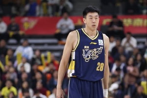 媒体人:广东想引进内线很难  找不到既快又能护筐的 只能自己培养