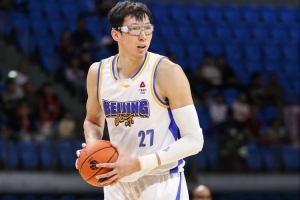 18分8板4帽！媒体人：周琦今晚堪称擎天一柱 这样的他久违了