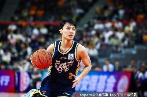 你快醒醒！徐杰半场3中0得分挂蛋 得到3板1助&正负值-7