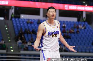 本场谁是决定性因素？郭艾伦：北京这边是翟晓川 小丁：双方主帅