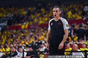 直播吧：四名高水平外籍裁判将进行CBA半决赛吹罚