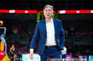 媒体人：快节奏篮球在季后赛里难控制失误 深圳打快给广厦做嫁衣