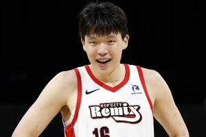 开拓者媒体人：某业内人士认为杨瀚森有潜力 但效率达不到NBA水平