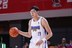 3犯是隐患！周琦半场出战11分钟 3中3拿到6分6板