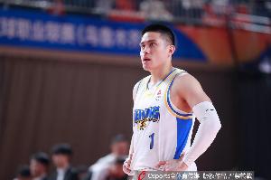 媒体人：陈盈骏&杰曼梦回上赛季半决赛 上海后卫短板本场体现明显