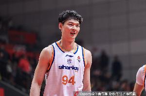 还不够！王哲林全场7投3中&罚球8中6 得到12分6篮板1助攻1盖帽