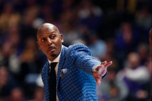 便士：NBA已经失去观赏性 NCAA有基本功&团队篮球 NBA只有三分