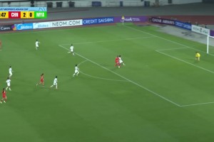 黄沁怡前插禁区冷静闪过防守打门，继续扩大比分