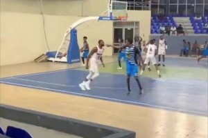 这才叫打架 ！NBA那种推搡纯属搞心态！