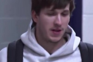 没把网友当外人！烤肉姐穿卡戴珊&nike联名瑜伽衣 大秀好身材
